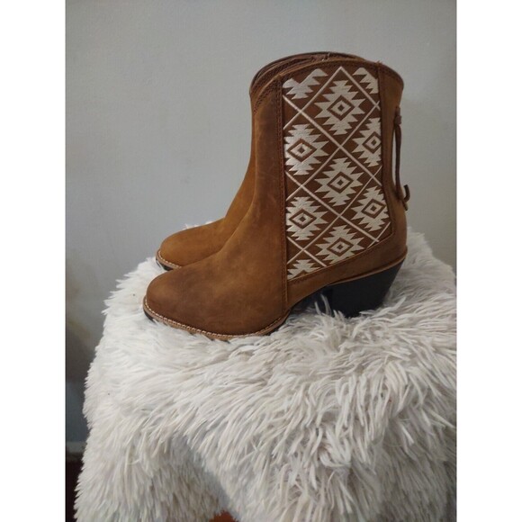 Twisted X Southwestern Aztec Printed Leather Ankle Boots  Size 6.5 NEW Cowboy - Picture 1 of 9